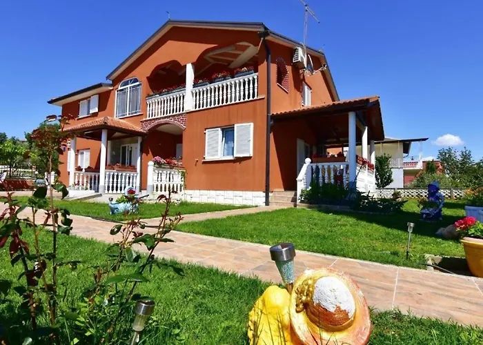Klimatisierte Wohnung In Valica Mit Grossem Garten